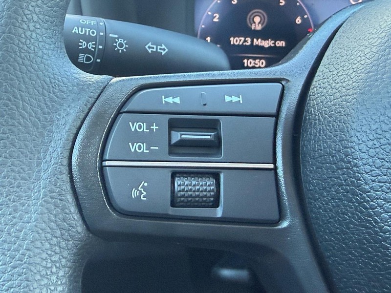 Honda Accord Sedan Vehicle Image 9