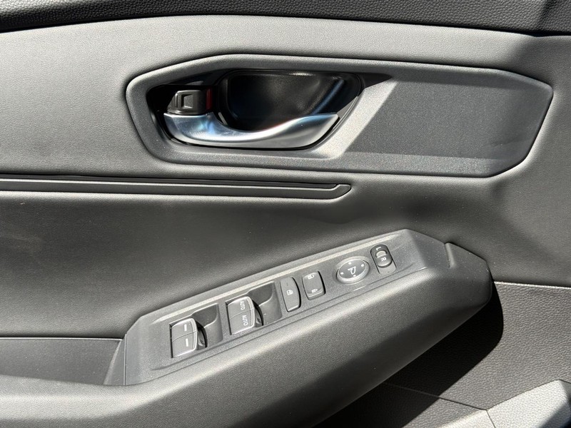 Honda Accord Sedan Vehicle Image 18