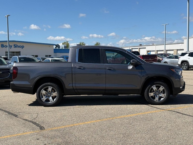 Honda Ridgeline Vehicle Image 2