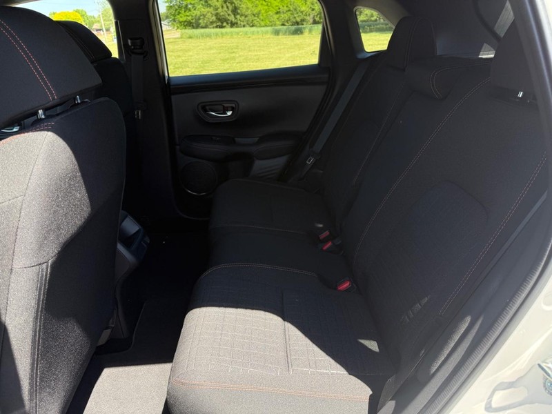 Honda HR-V Vehicle Full-screen Gallery Image 09