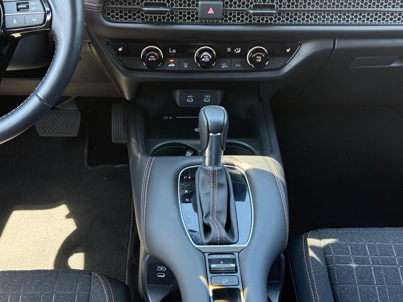 Honda HR-V Vehicle Full-screen Gallery Image 12