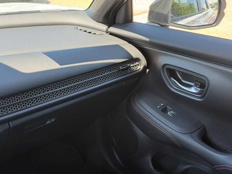 Honda HR-V Vehicle Full-screen Gallery Image 14