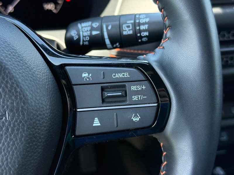 Honda HR-V Vehicle Full-screen Gallery Image 16