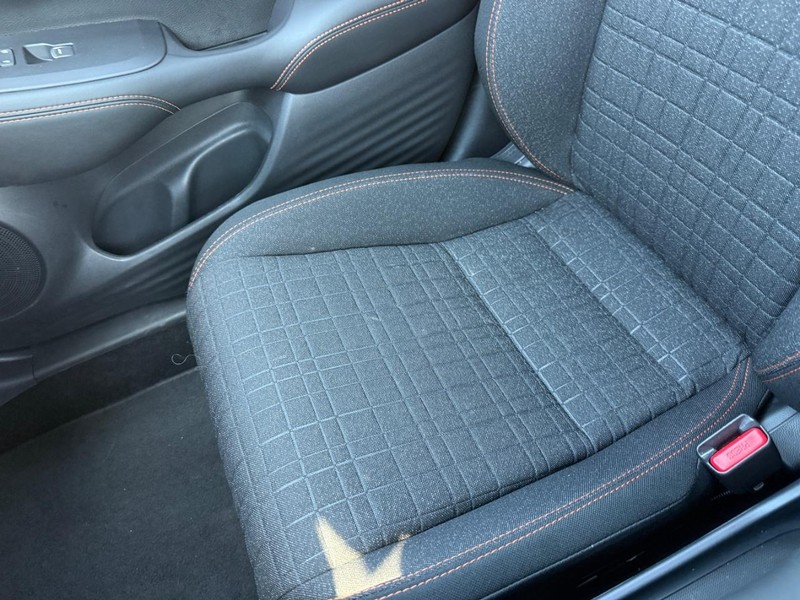 Honda HR-V Vehicle Full-screen Gallery Image 18