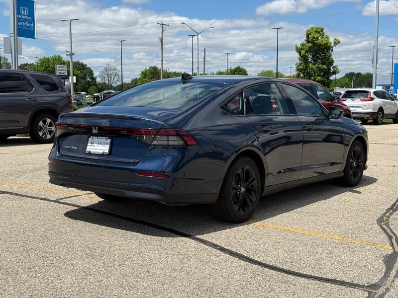 Honda Accord Sedan Vehicle Full-screen Gallery Image 03