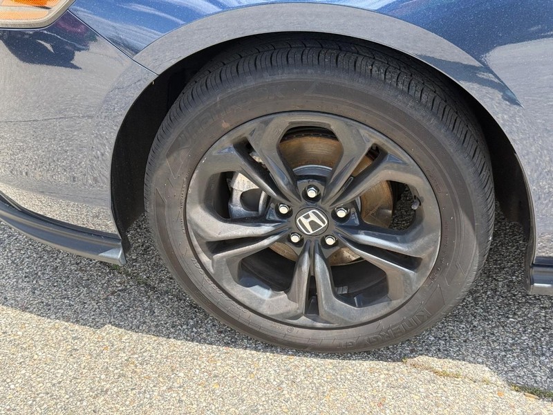 Honda Accord Sedan Vehicle Full-screen Gallery Image 06
