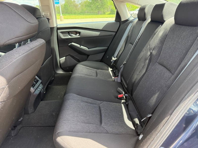 Honda Accord Sedan Vehicle Full-screen Gallery Image 09