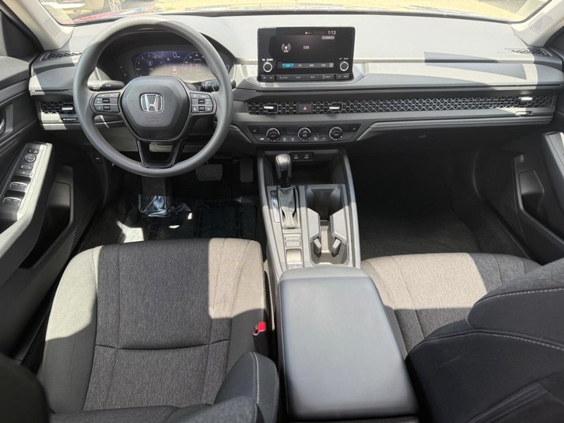 Honda Accord Sedan Vehicle Full-screen Gallery Image 10