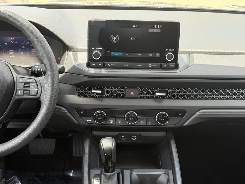 Honda Accord Sedan Vehicle Full-screen Gallery Image 11