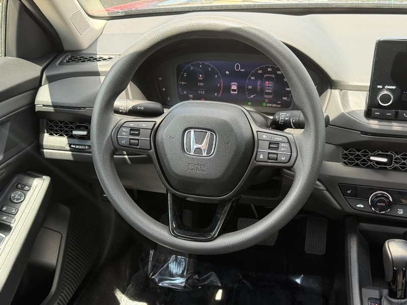 Honda Accord Sedan Vehicle Full-screen Gallery Image 13