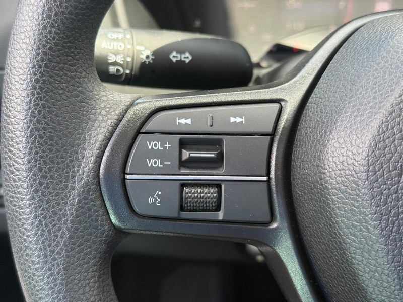 Honda Accord Sedan Vehicle Full-screen Gallery Image 15