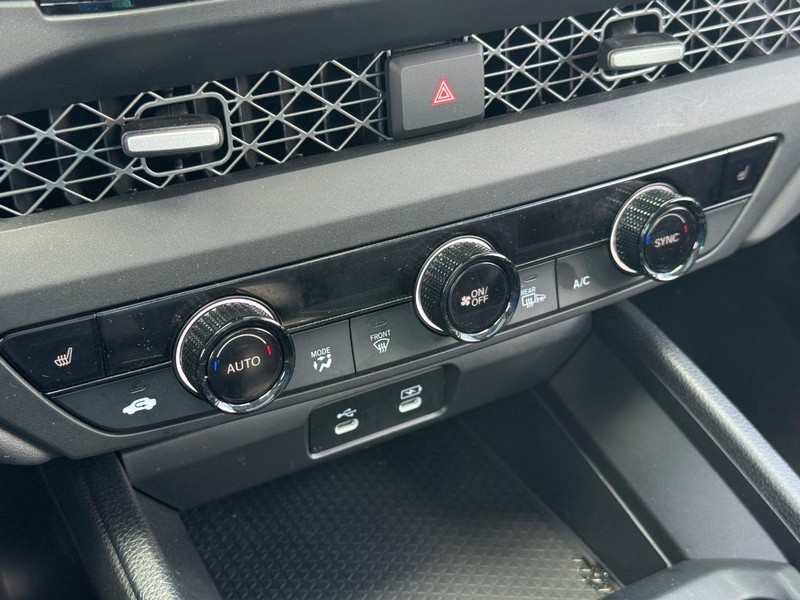 Honda Accord Sedan Vehicle Full-screen Gallery Image 19