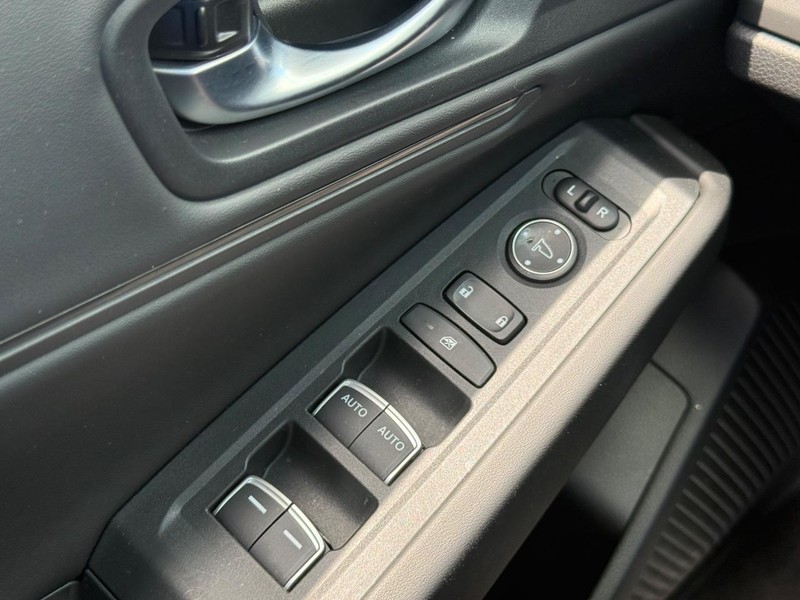 Honda Accord Sedan Vehicle Full-screen Gallery Image 21