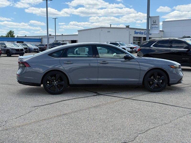 Honda Accord Hybrid Vehicle Image 2