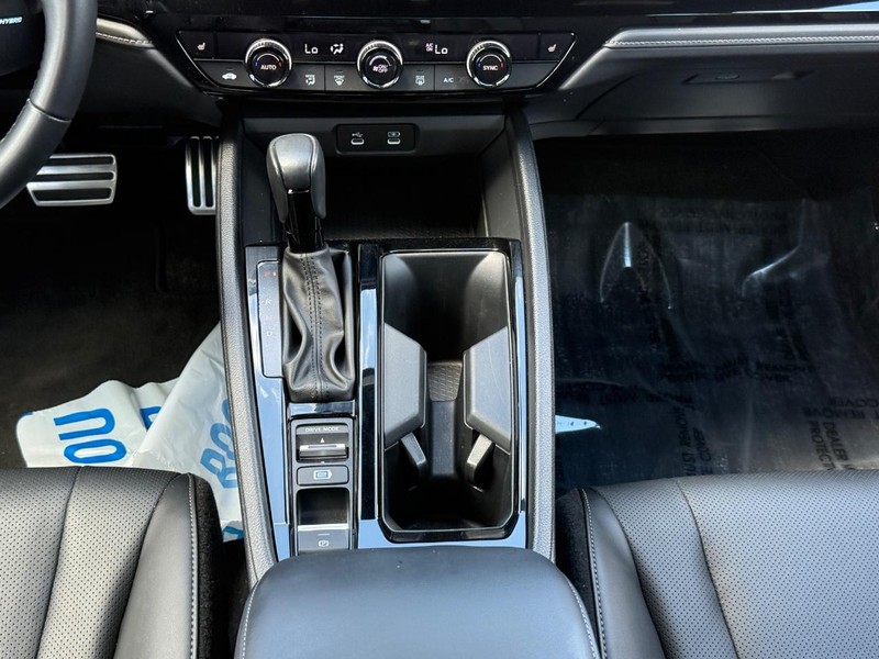 Honda Accord Hybrid Vehicle Image 12