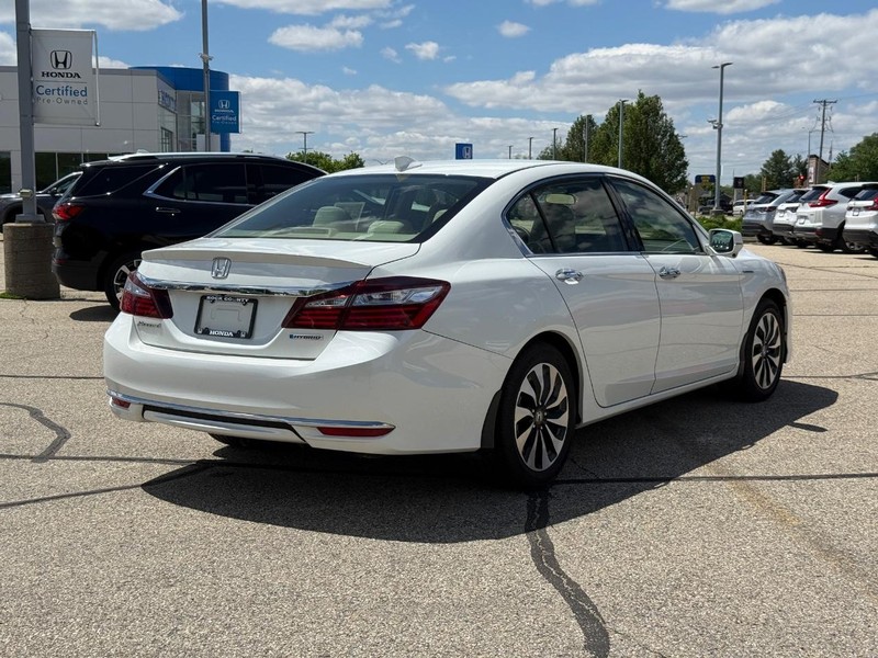 Honda Accord Hybrid Vehicle Image 3