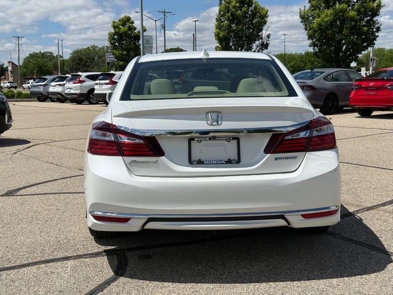 Honda Accord Hybrid Vehicle Image 4