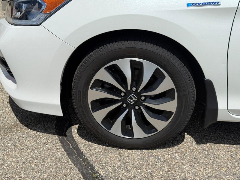 Honda Accord Hybrid Vehicle Image 6