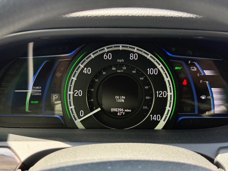 Honda Accord Hybrid Vehicle Image 16