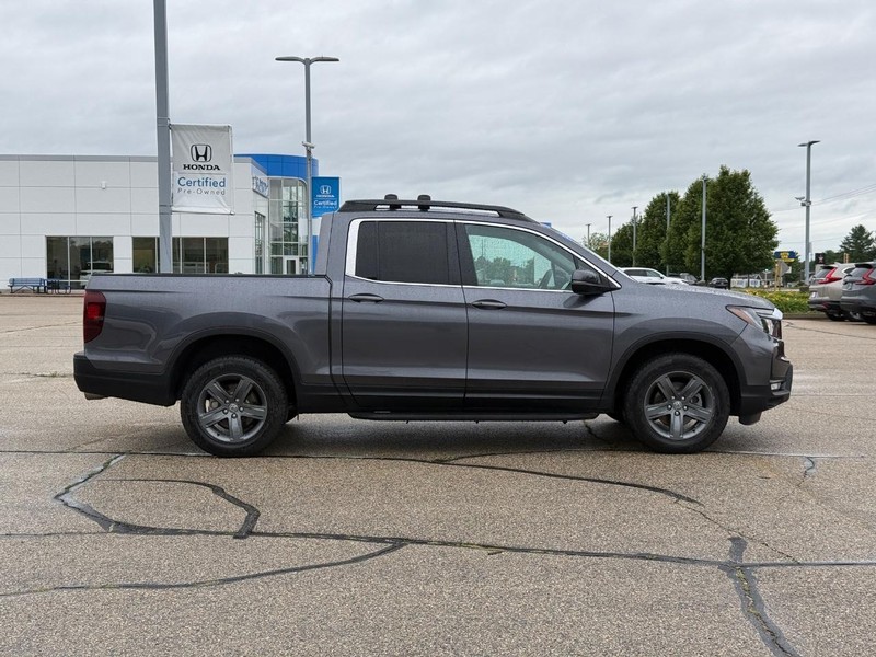 Honda Ridgeline Vehicle Full-screen Gallery Image 02