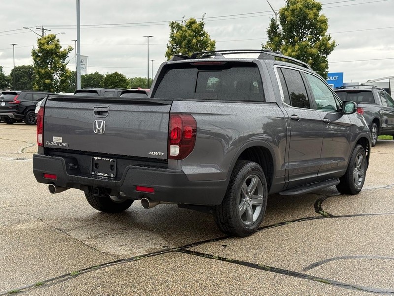 Honda Ridgeline Vehicle Full-screen Gallery Image 03