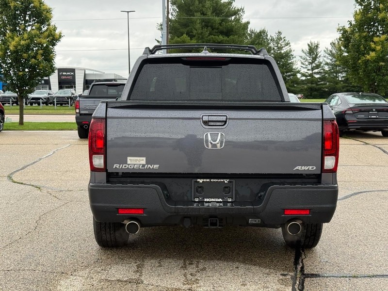 Honda Ridgeline Vehicle Full-screen Gallery Image 04