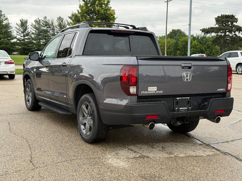 Honda Ridgeline Vehicle Full-screen Gallery Image 05