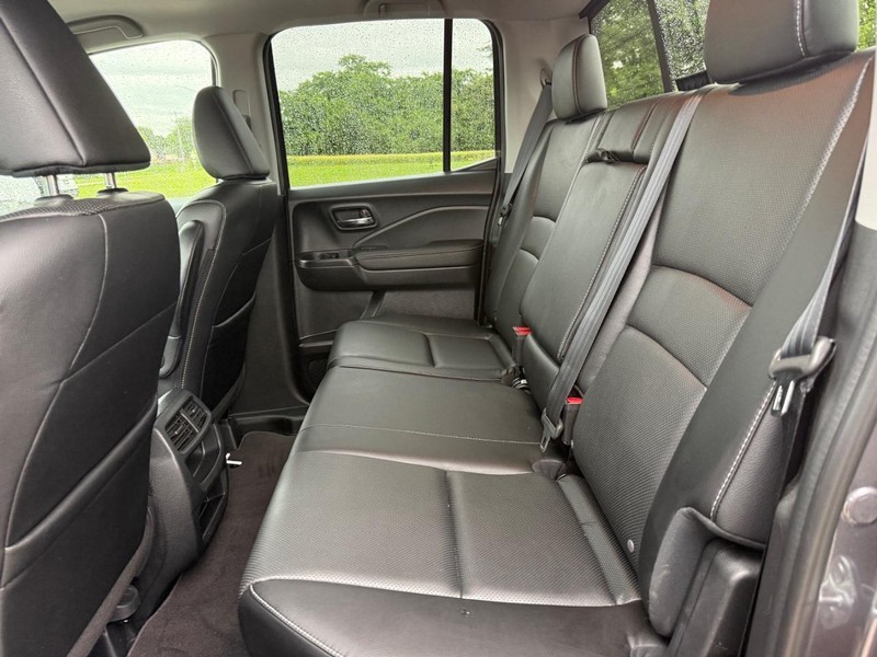 Honda Ridgeline Vehicle Full-screen Gallery Image 09