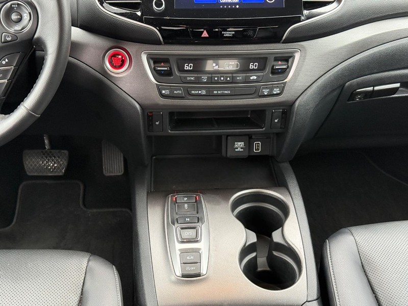 Honda Ridgeline Vehicle Full-screen Gallery Image 12