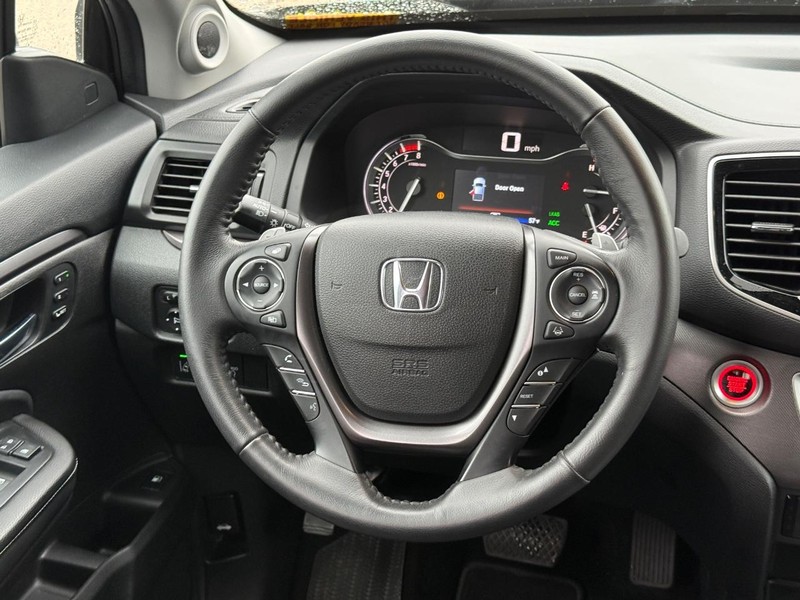 Honda Ridgeline Vehicle Full-screen Gallery Image 13