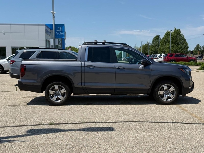 Honda Ridgeline Vehicle Full-screen Gallery Image 02