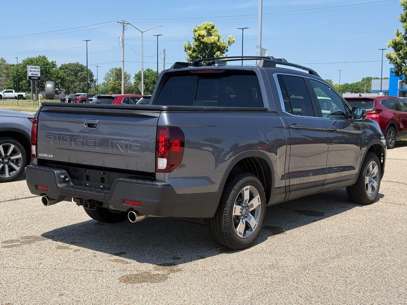 Honda Ridgeline Vehicle Full-screen Gallery Image 03