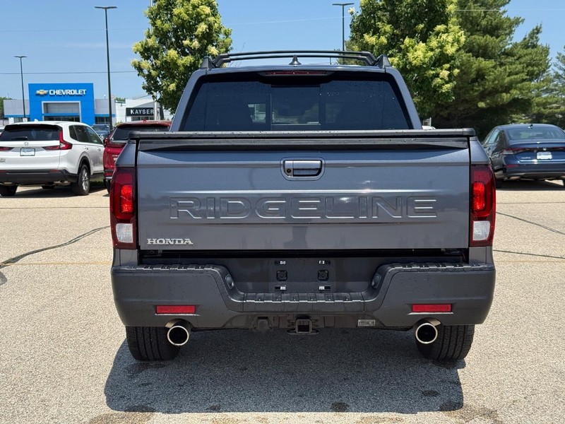 Honda Ridgeline Vehicle Full-screen Gallery Image 04