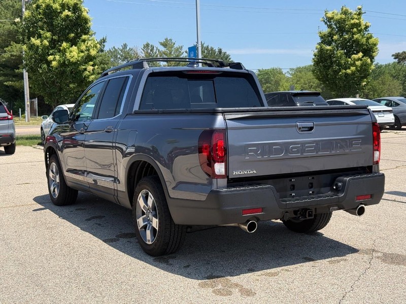 Honda Ridgeline Vehicle Full-screen Gallery Image 05