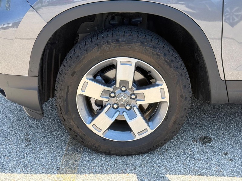 Honda Ridgeline Vehicle Full-screen Gallery Image 06