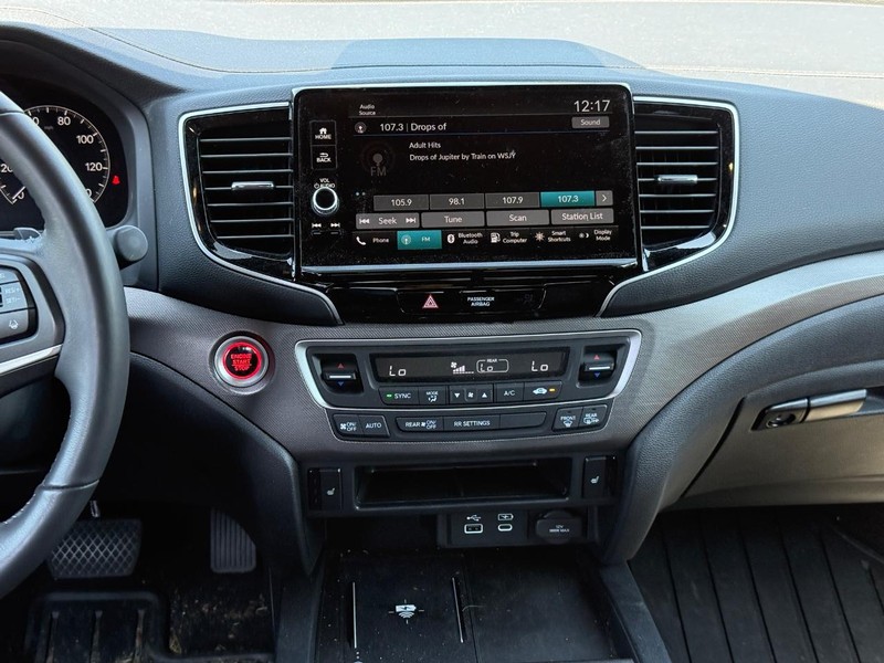 Honda Ridgeline Vehicle Full-screen Gallery Image 11