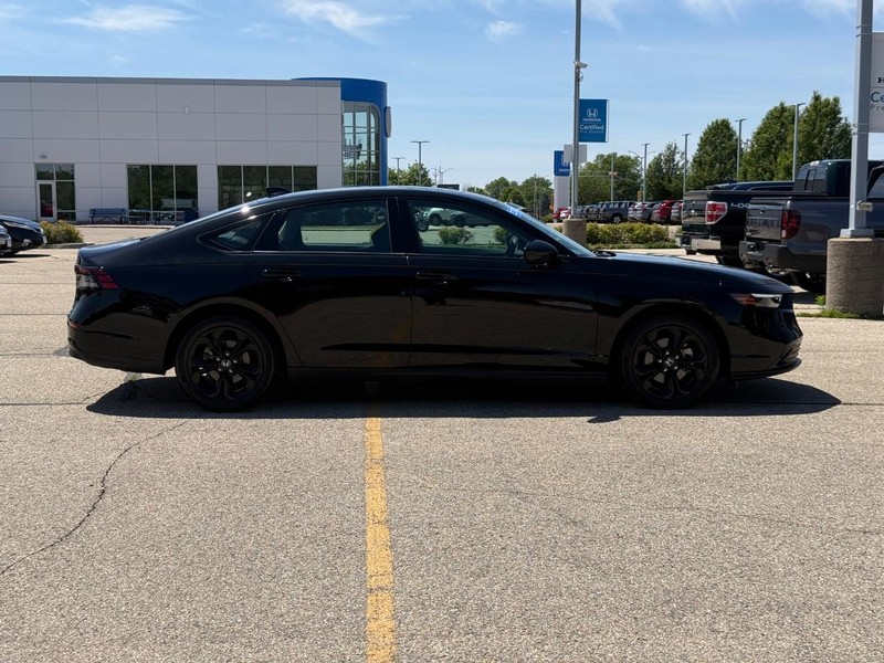 Honda Accord Sedan Vehicle Image 2