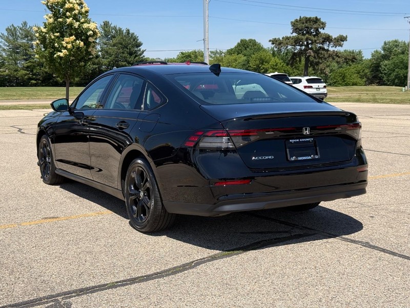 Honda Accord Sedan Vehicle Image 5