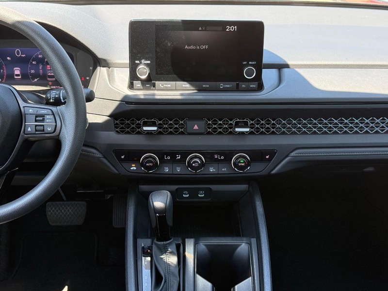 Honda Accord Sedan Vehicle Image 11