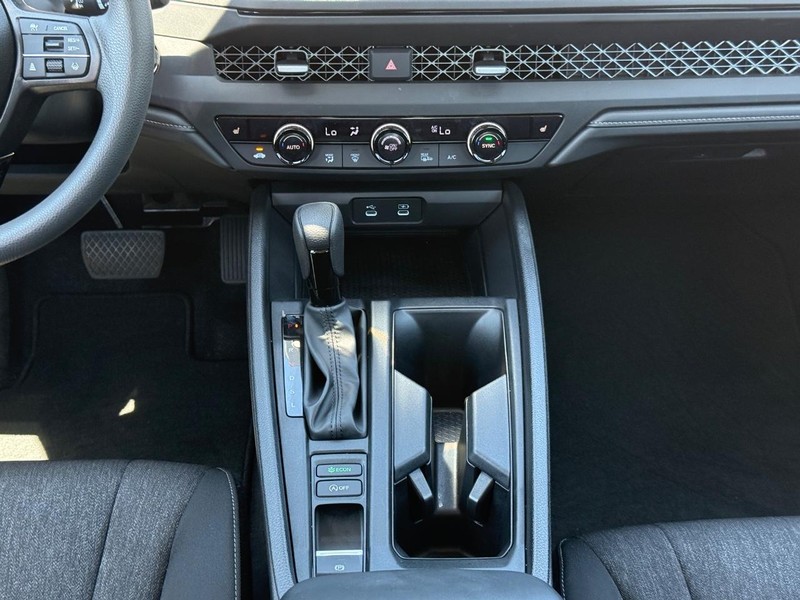 Honda Accord Sedan Vehicle Image 12