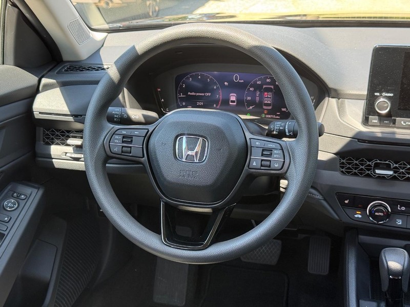 Honda Accord Sedan Vehicle Image 13