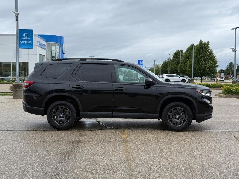 Honda Pilot Vehicle Full-screen Gallery Image 02