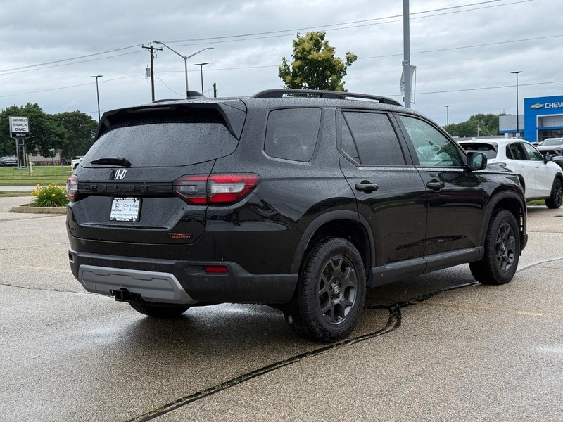 Honda Pilot Vehicle Full-screen Gallery Image 03