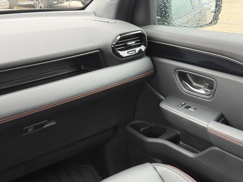 Honda Pilot Vehicle Full-screen Gallery Image 14