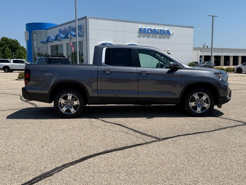 Honda Ridgeline Vehicle Image 2