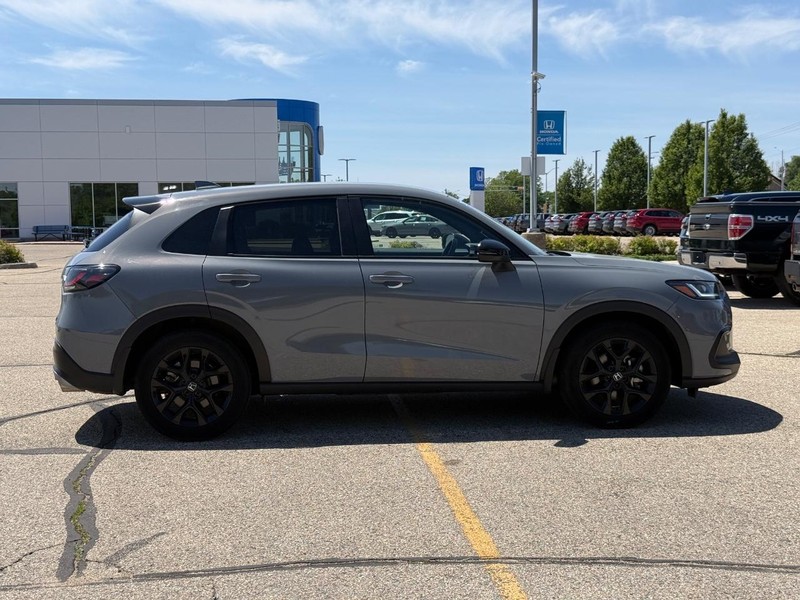 Honda HR-V Vehicle Image 2