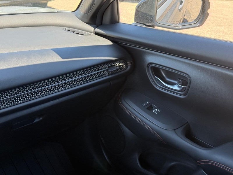 Honda HR-V Vehicle Image 14