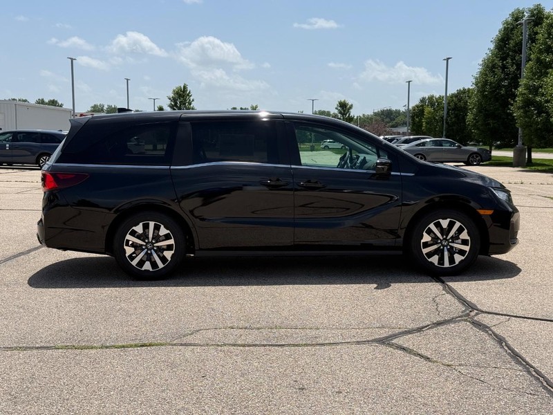 Honda Odyssey Vehicle Image 2