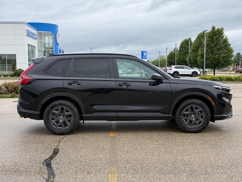 Honda CR-V Hybrid Vehicle Full-screen Gallery Image 02
