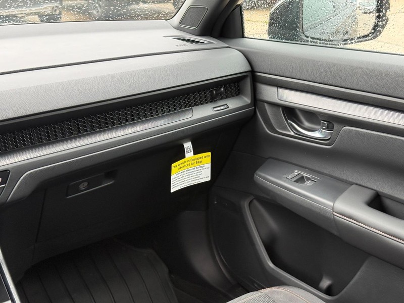 Honda CR-V Hybrid Vehicle Full-screen Gallery Image 14